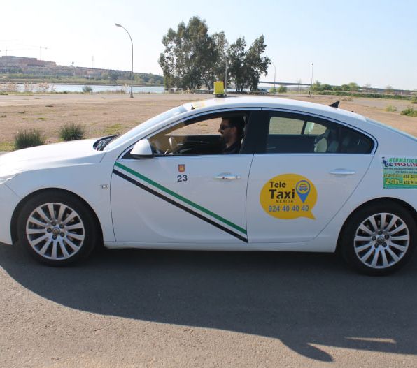 Tele Taxi Mérida auto blanco